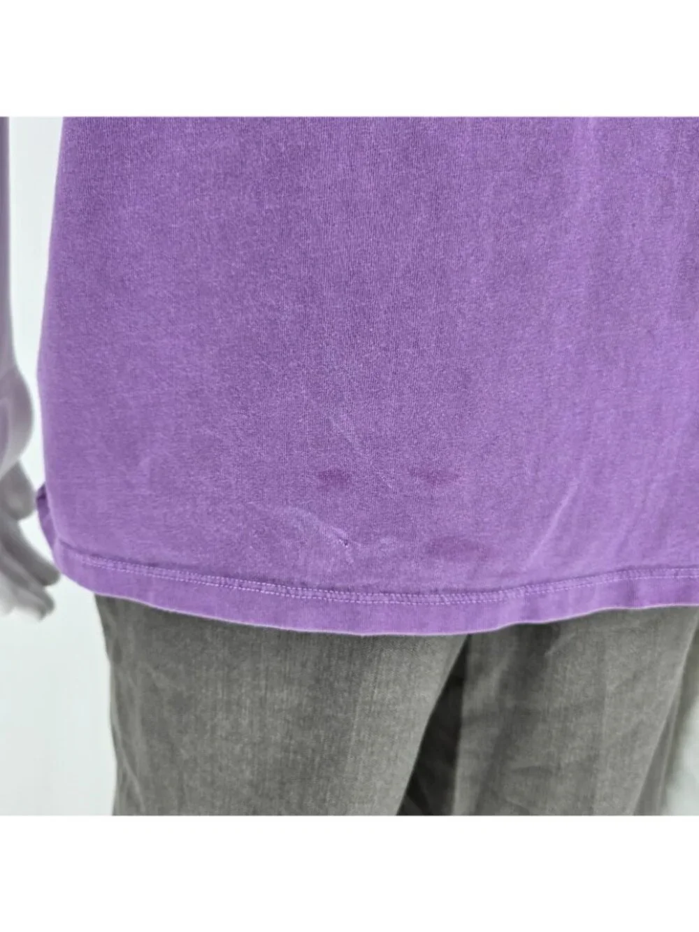 Y2K 2000s Guess Jeans Distressed Triangle Logo Purple Graphic T-Shirt (Medium) - Picture 9 of 14